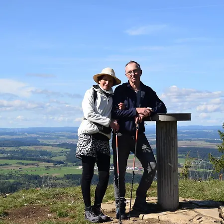 아파트 Mit Tollem Ausblick Auf Der Schwaebischen Alb. *