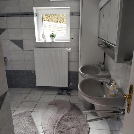 Daire Mit Tollem Ausblick Auf Der Schwaebischen Alb.