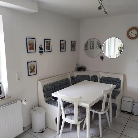 Mit Tollem Ausblick Auf Der Schwaebischen Alb. 아파트